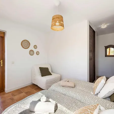 Casa de Férias Calma Pool Oasis & Volcano Views Bayside Teguise (Lanzarote)