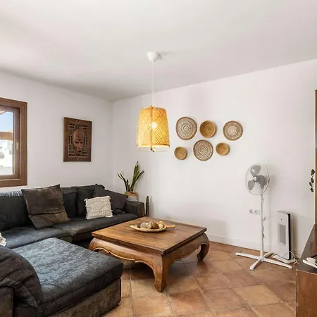 Calma Pool Oasis & Volcano Views Bayside